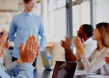 اختيار الموظف المُتميز