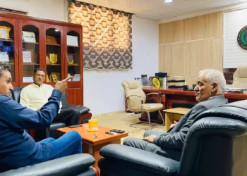 الدكتور توفيق المنفي في ضيافة الجامعة