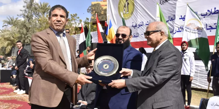 تكريم وفد مجلس الجامعة