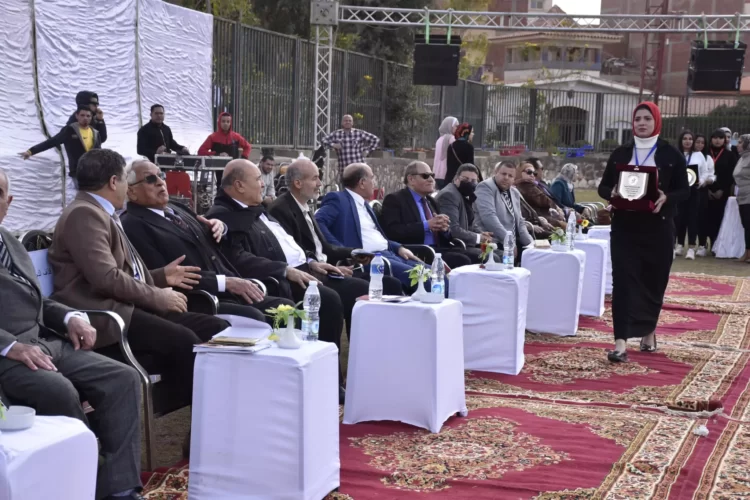 تكريم وفد مجلس الجامعة