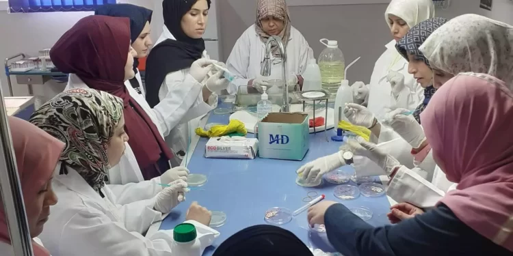 التميز المستمر في جامعة السلام الدولية – بنغازي مع دبلومة نقابة طب المختبرات