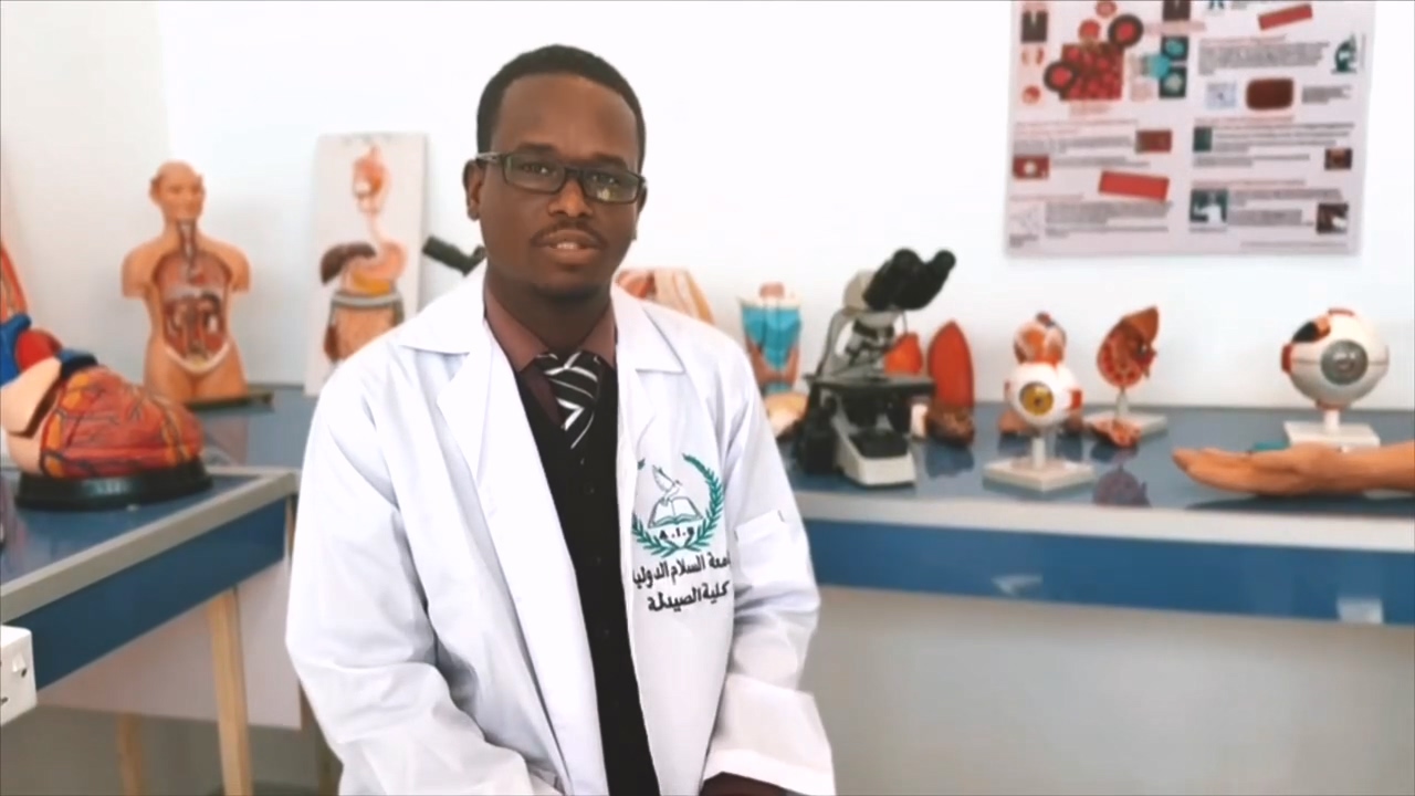 محاضرة عملية بكلية العلوم الطبية والصحية
